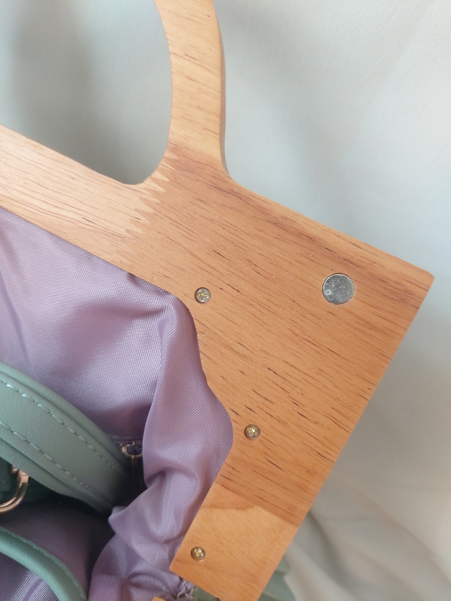 Sac à main en bois vert