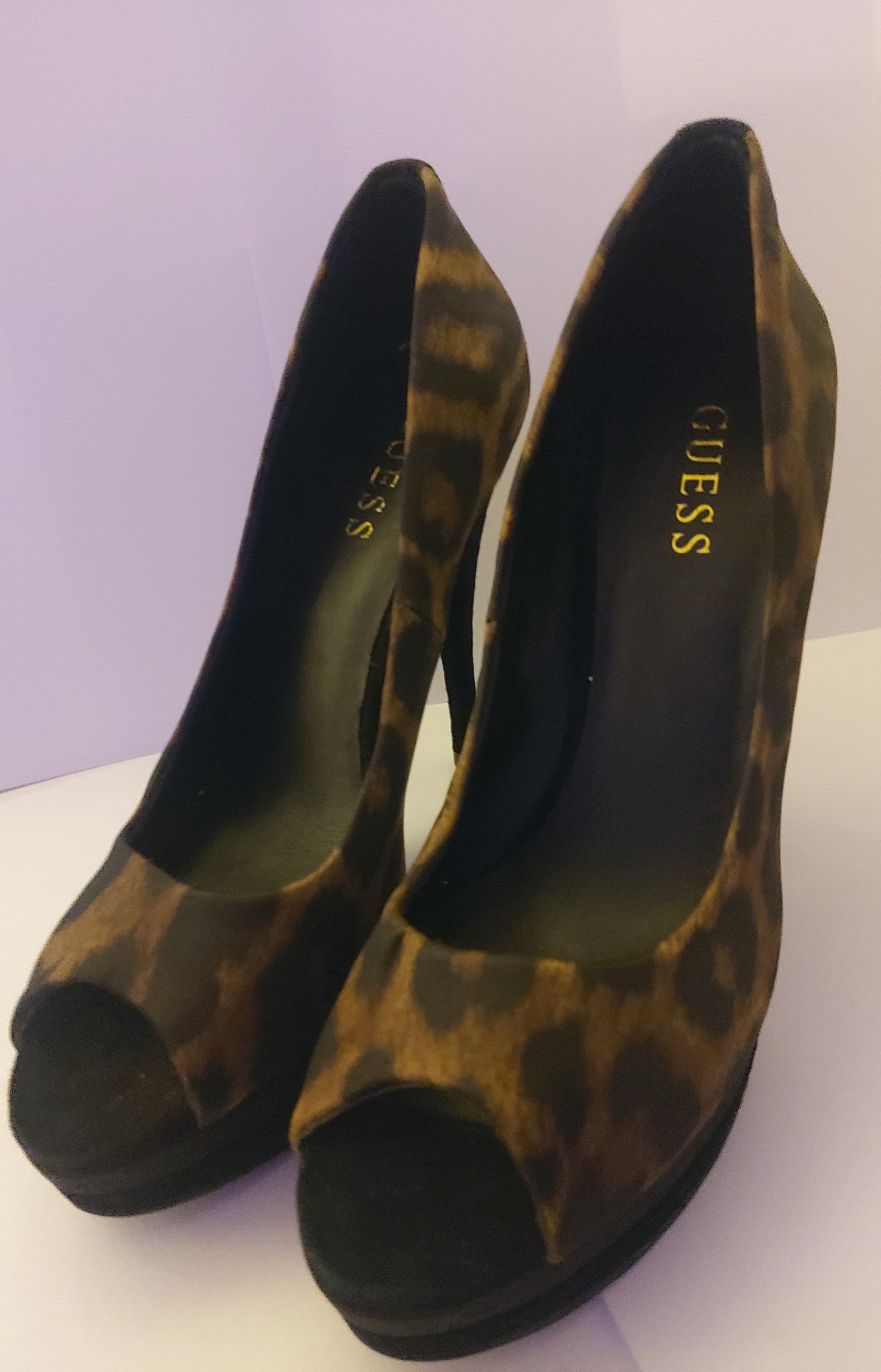 Talons Léopard GUESS
