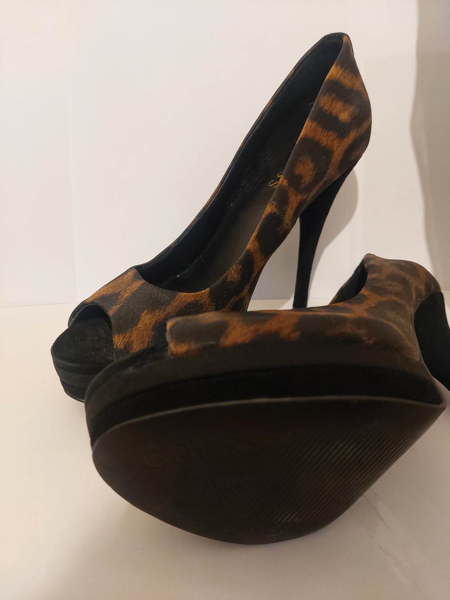 Talons Léopard GUESS