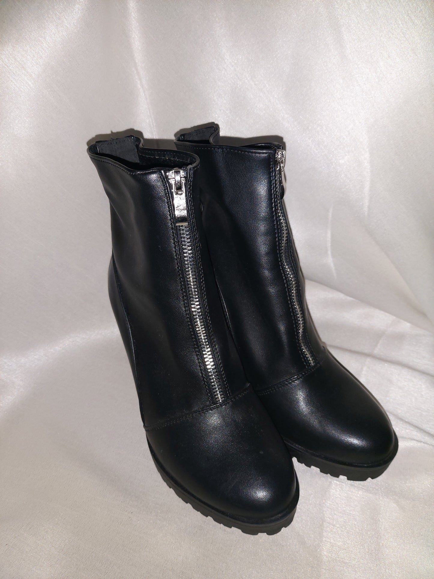 Bottines à talons avec fermeture éclair