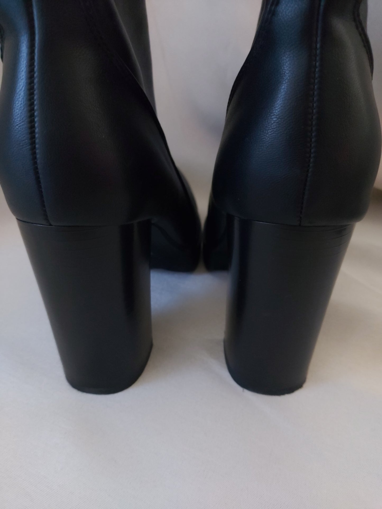 Bottines à talons avec fermeture éclair