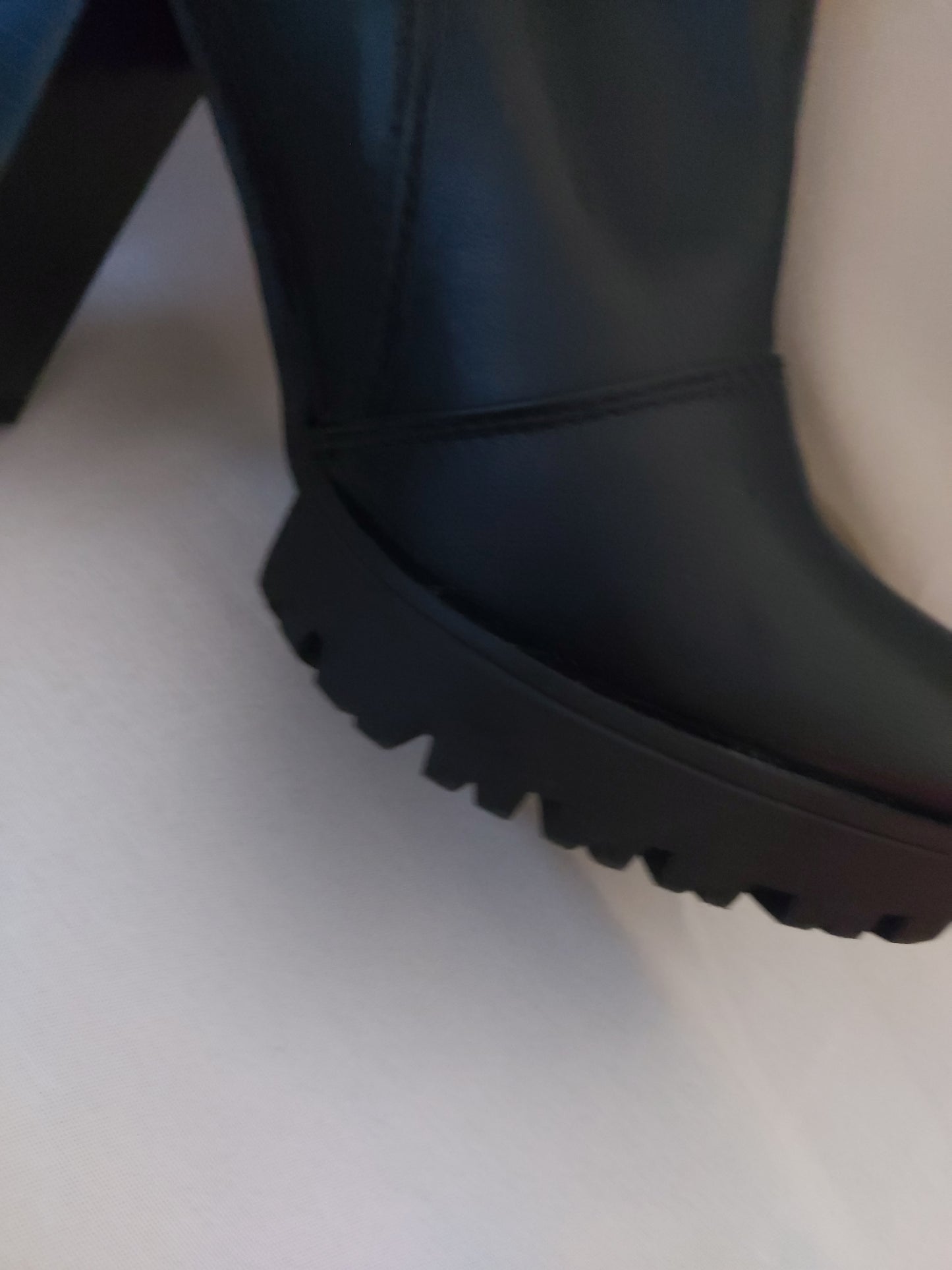 Bottines à talons avec fermeture éclair