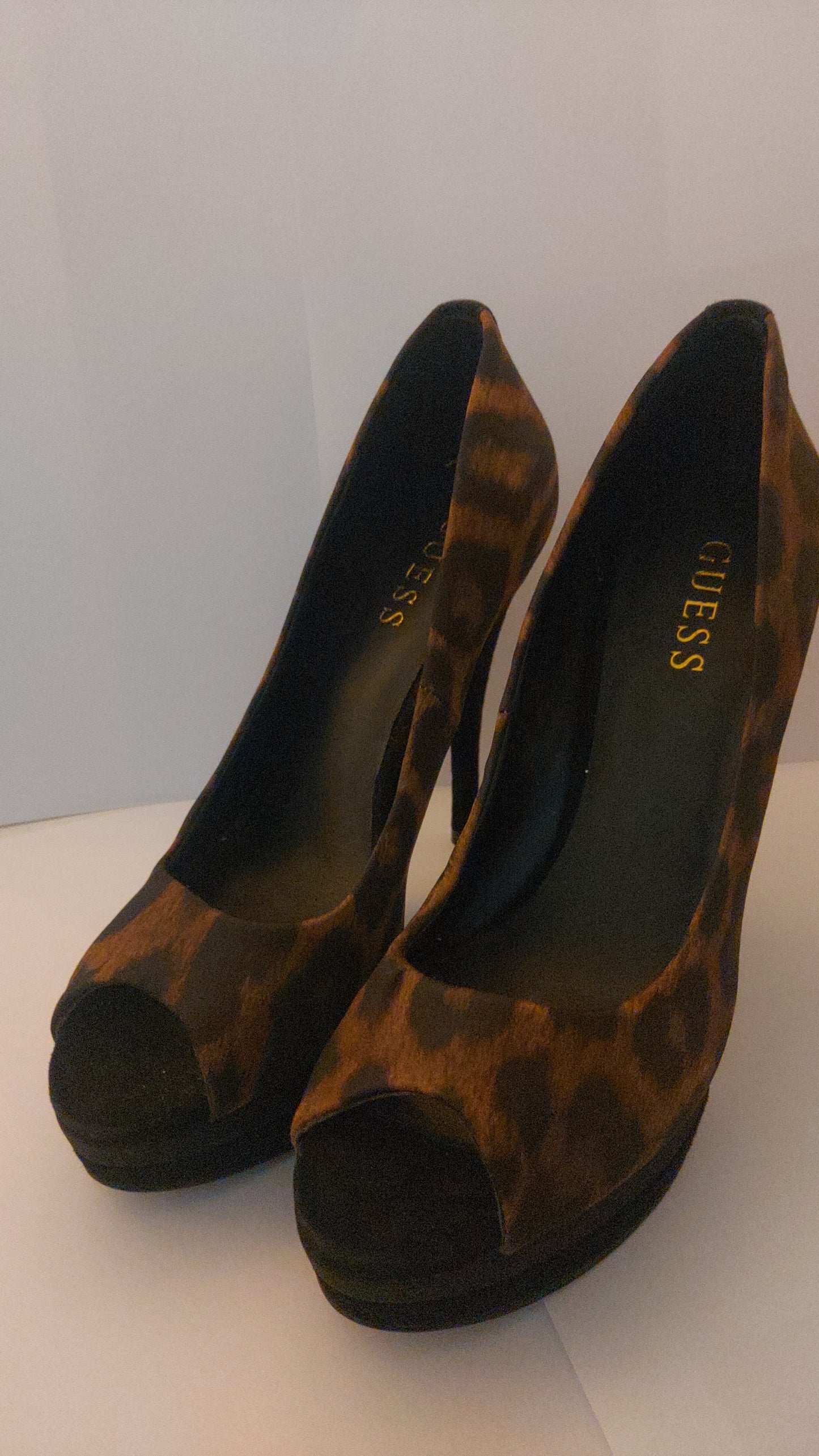 Talons Léopard GUESS